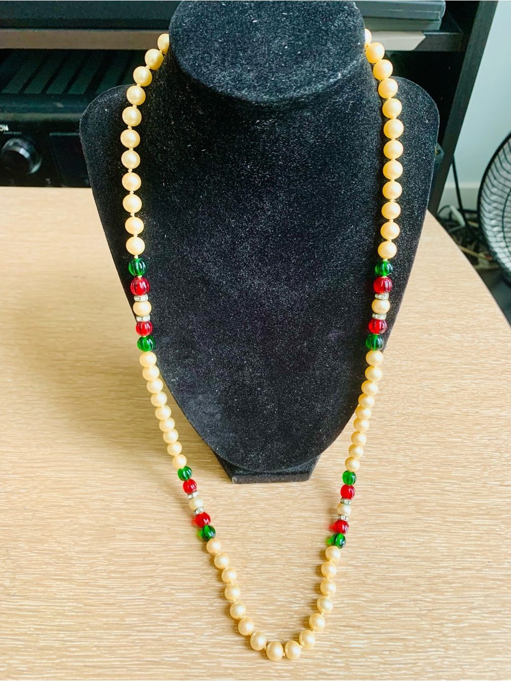 Beautiful Vintage Les Bernard Glass Pearl Necklace